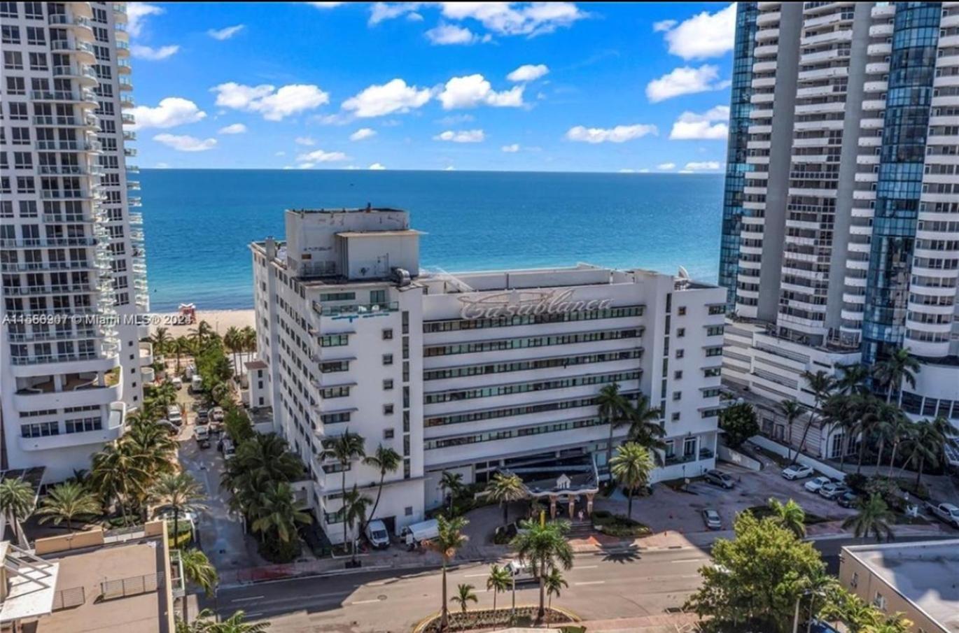 Miami Beachfront Apartment *