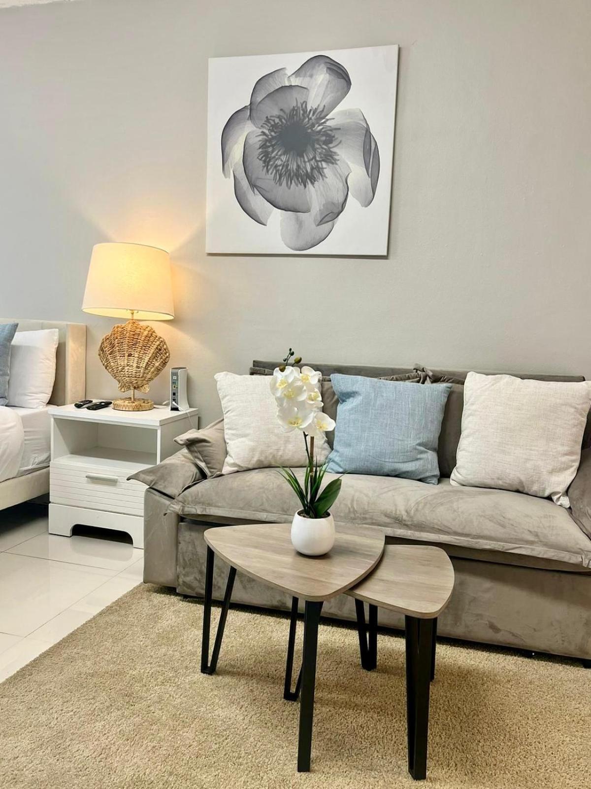 Miami Beachfront Apartment *